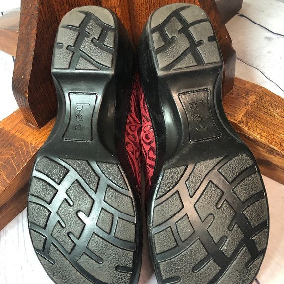 BOC Embossed Red Leather Clogs Size 10M - Picture 6 of 7